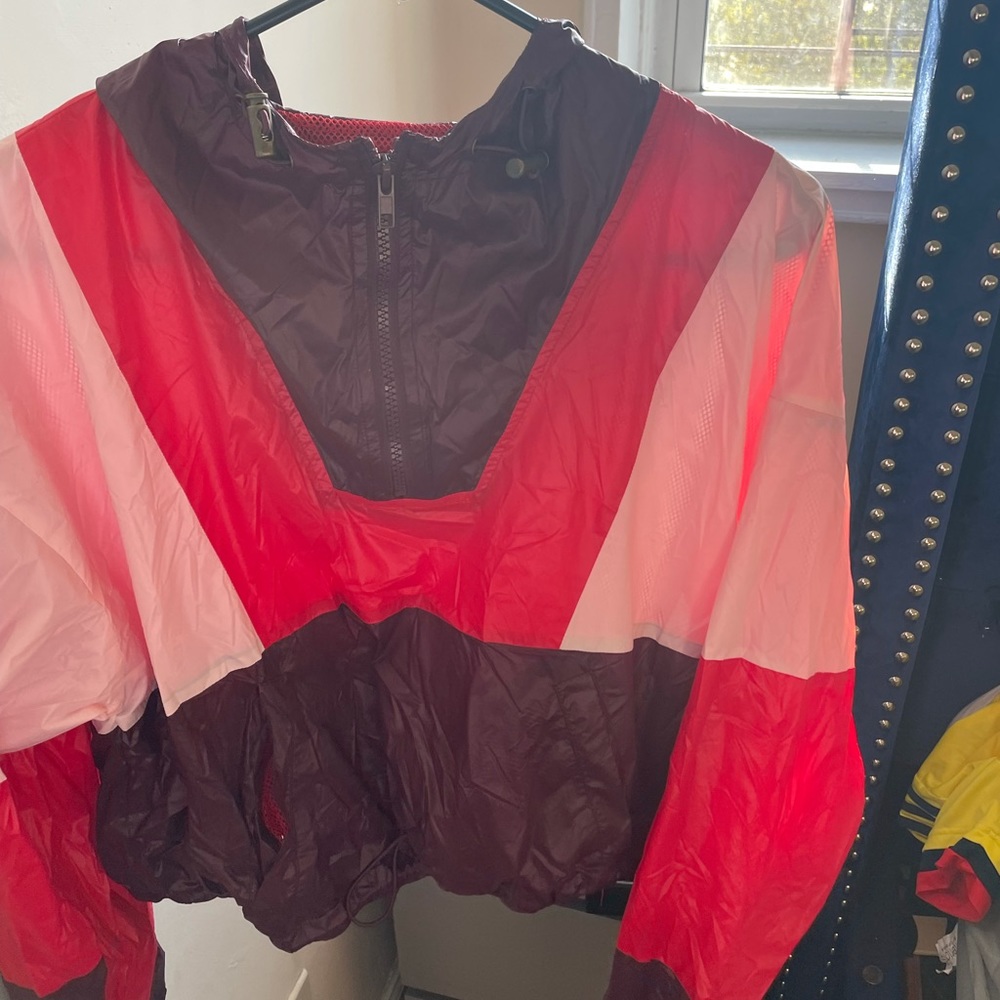 Cropped windbreaker